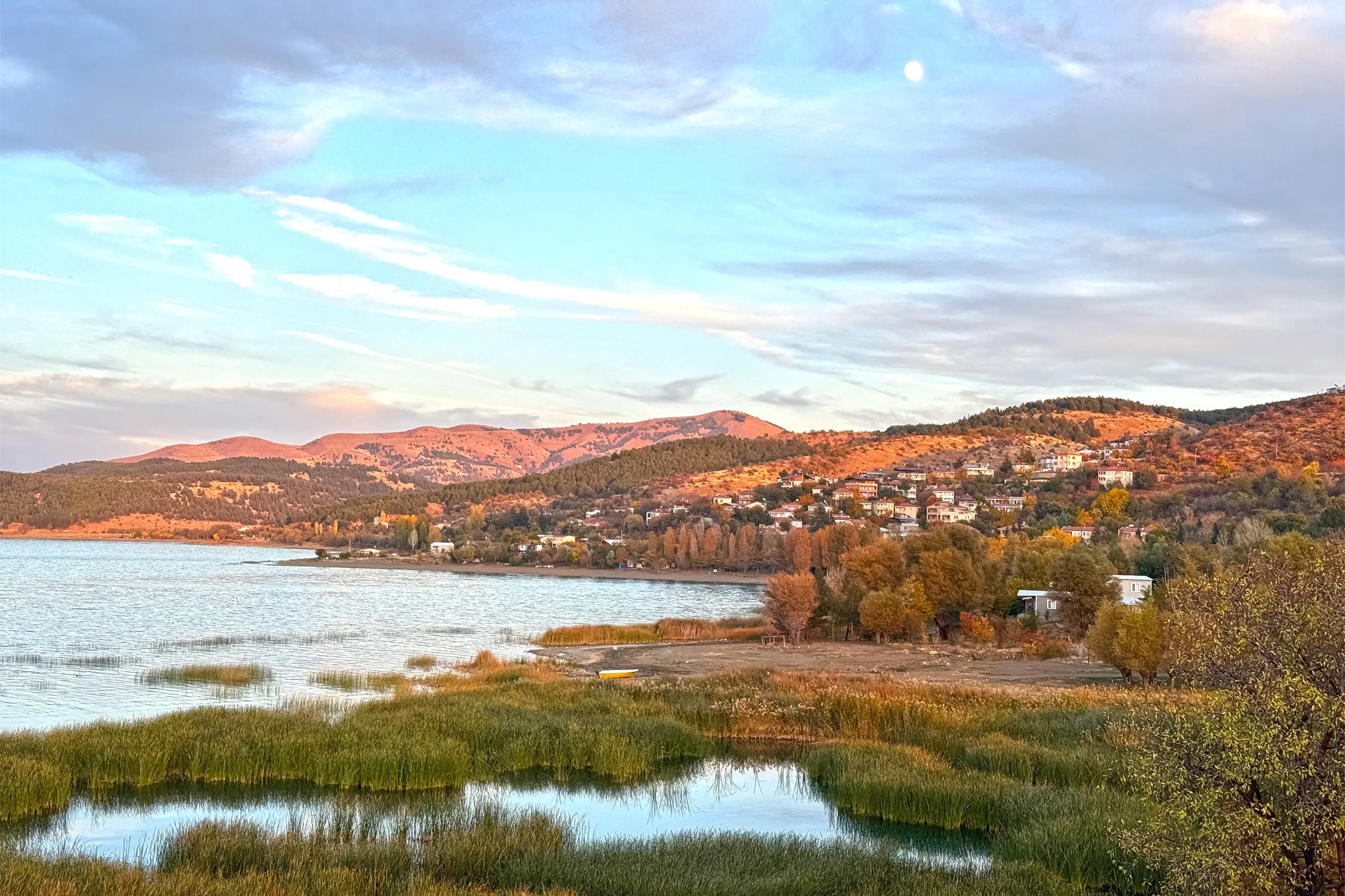 Autumn transforms Lake Hazar into a vibrant tapestry in Eastern Türkiye