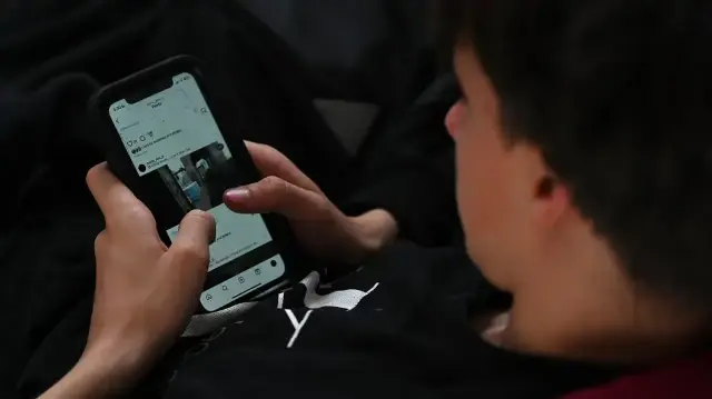 Australian group challenges social media ban for minors in court