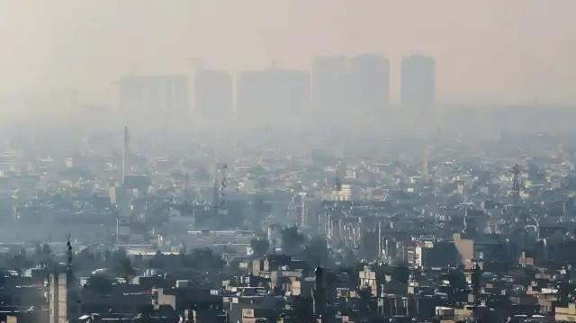 غازات سامة وحالات اختناق.. أكبر "غيمة تلوث" تخيّم على بغداد
