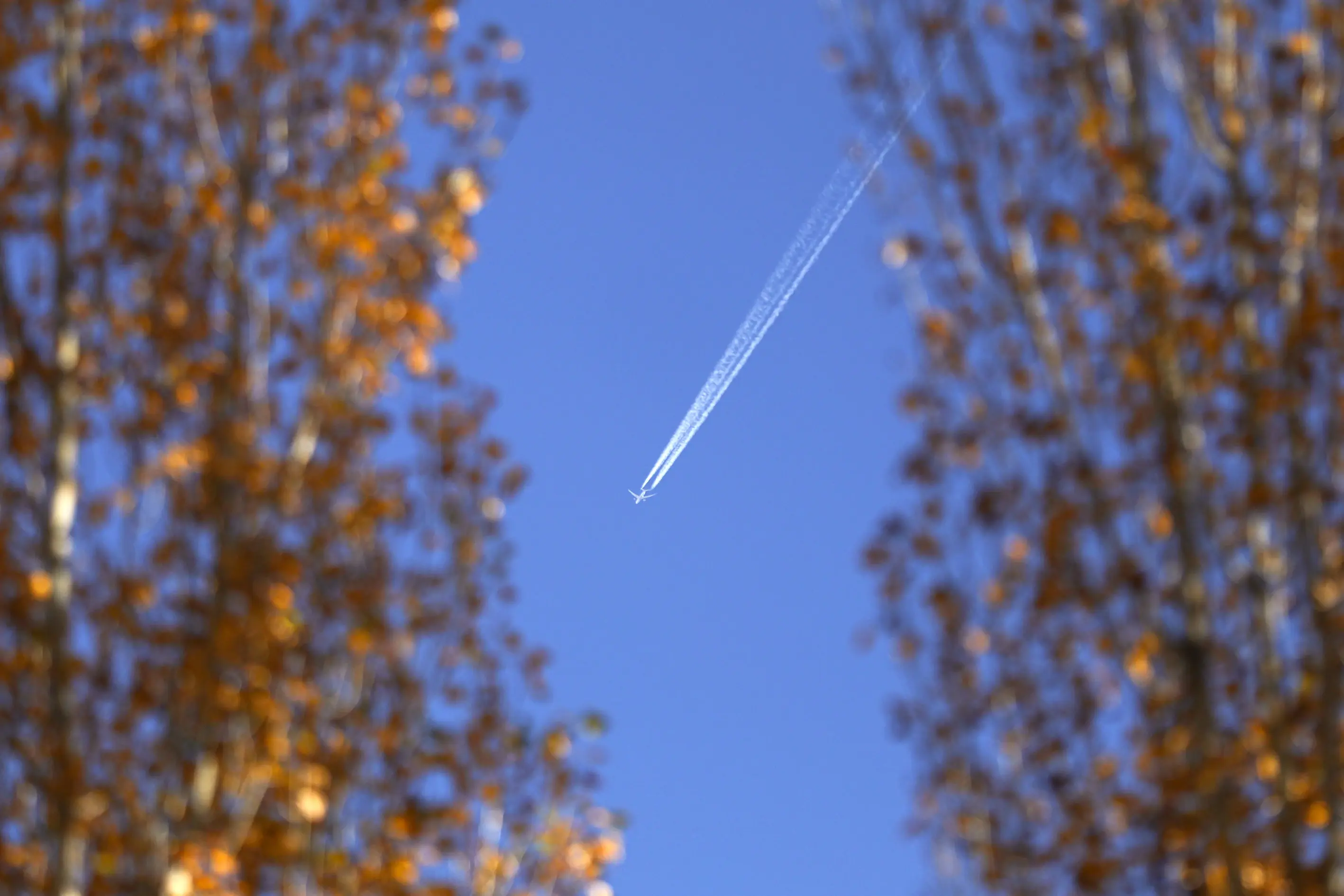 Autumn transforms Lake Hazar into a vibrant tapestry in Eastern Türkiye