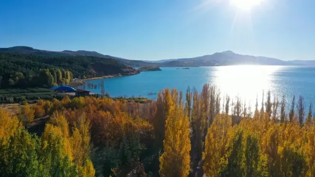 Autumn transforms Lake Hazar into a vibrant tapestry in Eastern Türkiye