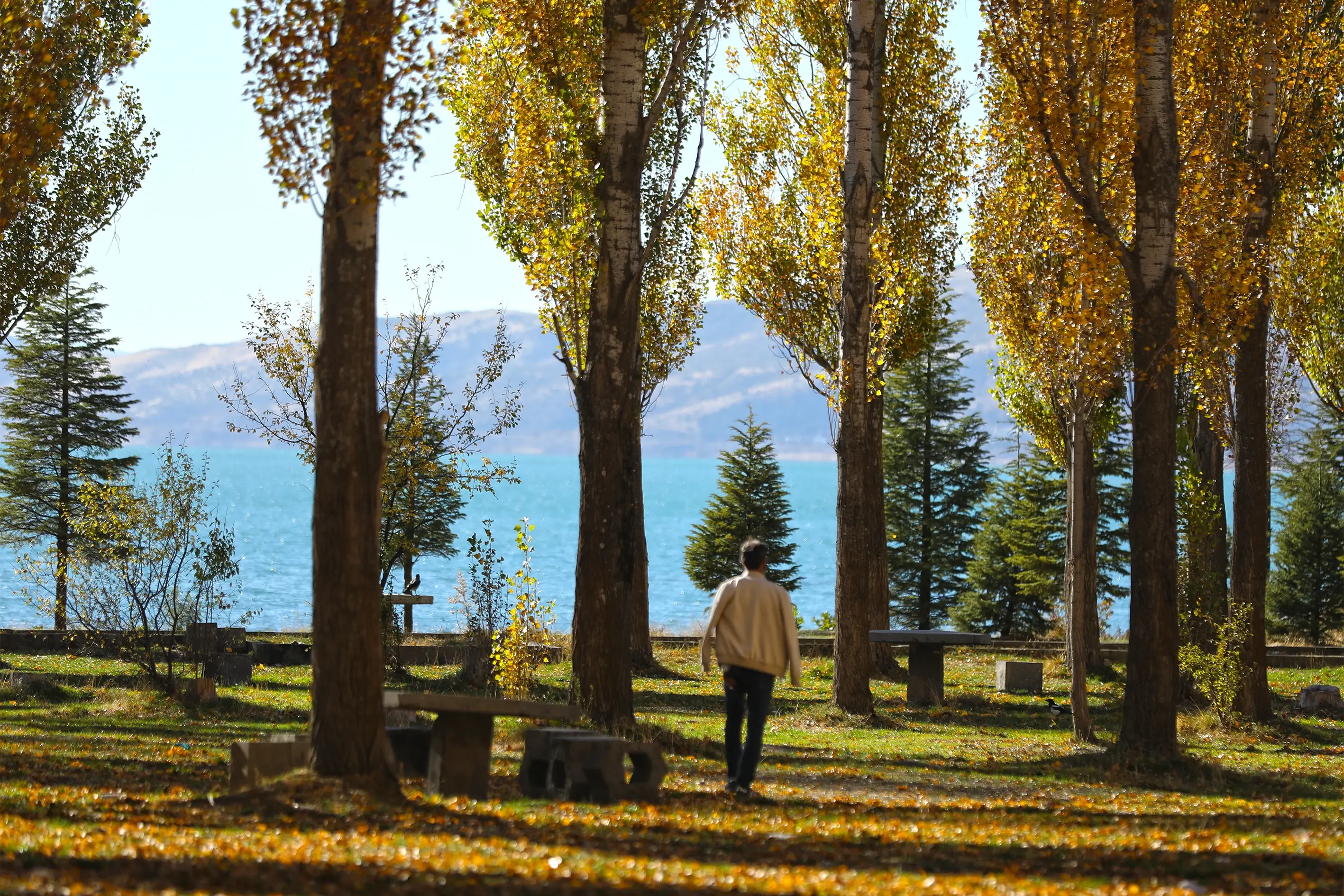 Autumn transforms Lake Hazar into a vibrant tapestry in Eastern Türkiye
