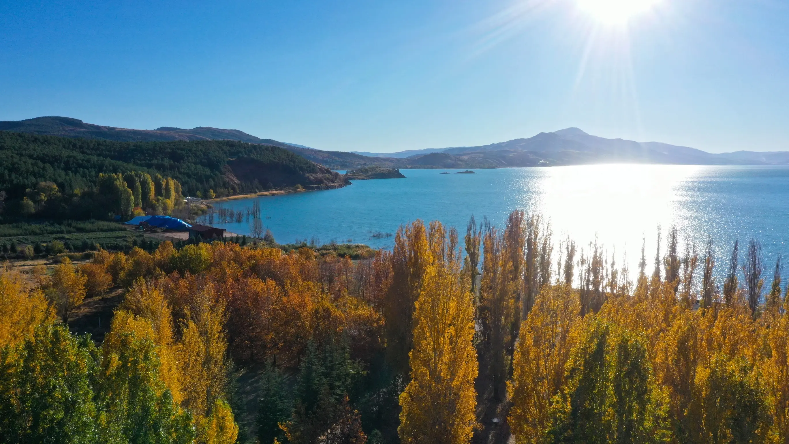 Autumn transforms Lake Hazar into a vibrant tapestry in Eastern Türkiye