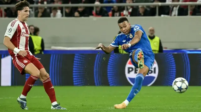 L’attaquant français du Real Madrid, Kylian Mbappé, a inscrit un quadruplé lors du match de la Ligue des champions, comptant pour la 5e journée, opposant l’Olympiakos au Real Madrid au stade Georgios-Karaiskakis, au Pirée, le 26 novembre 2025.