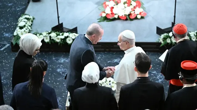 أردوغان والبابا ليو الرابع عشر يعقدان اجتماعا على مستوى الوفود في أنقرة