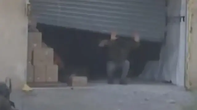 İşgal askerleri Batı Şeria'da 2 Filistinliyi kameralar önünde katletti