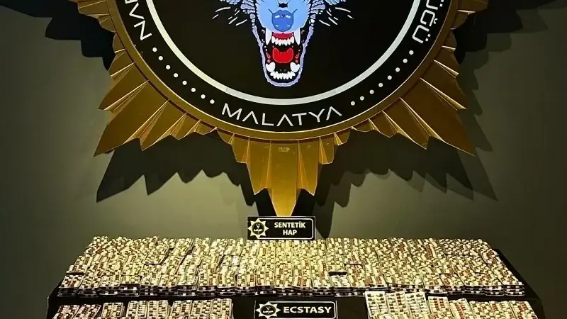 Operasyonda gözaltına alınan 6 şüphelinin polis merkezindeki işlemlerinin sürdüğü bildirildi.