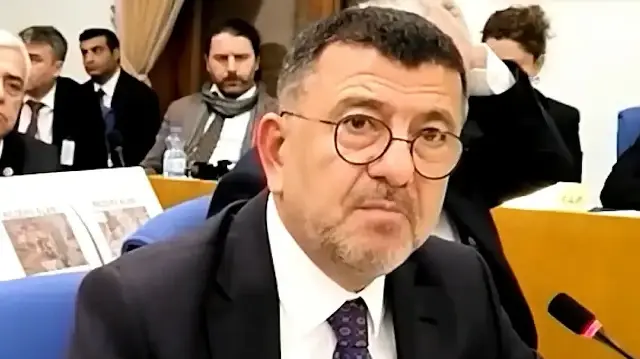 CHP’li Veli Ağbaba’dan Bakan Kurum’a övgü dolu sözler: Çalışmaları için bakanlığı takdir etti