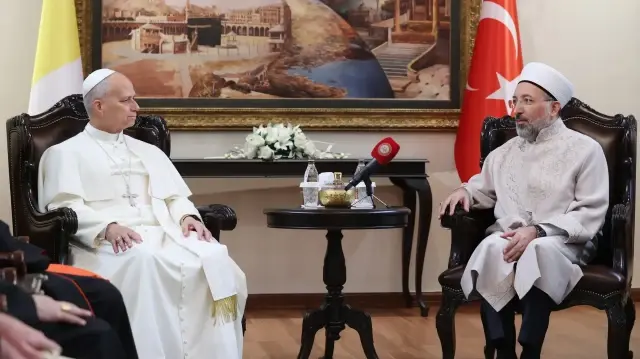 البابا ليو الرابع عشر يزور رئيس الشؤون الدينية في تركيا