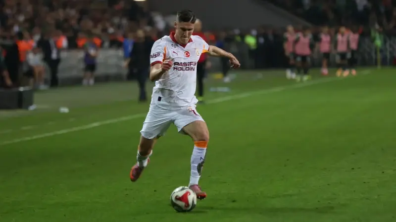 Roland Sallai, Fenerbahçe derbisinde takımını yalnız bırakacak.