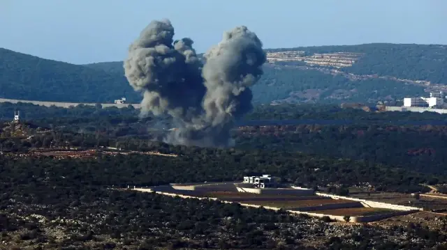 في الذكرى الأولى لوقف إطلاق النار.. الاحتلال الإسرائيلي يقصف جنوب لبنان