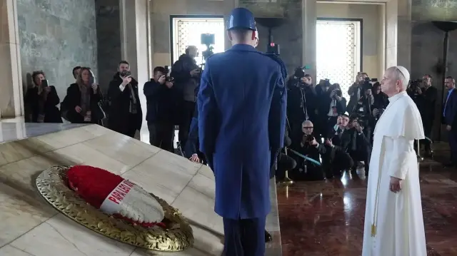 رئيس دولة الفاتيكان البابا ليو الرابع عشر يزور ضريح أتاتورك