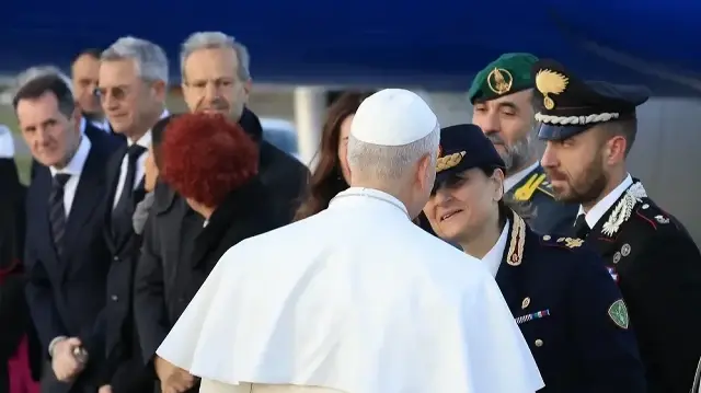 في طريقه إلى أنقرة.. البابا ليو الرابع عشر يغادر روما 