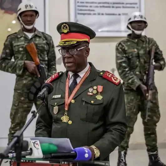 Guinée-Bissau: un général investi à la tête du pays et d'une transition pour un an