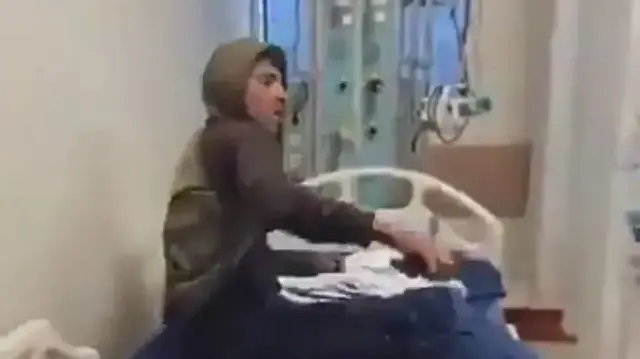 مأساة في ديار بكر: وفاة شاب سوري بعد إصابته بداء الكلب وهجوم كلاب ضالة