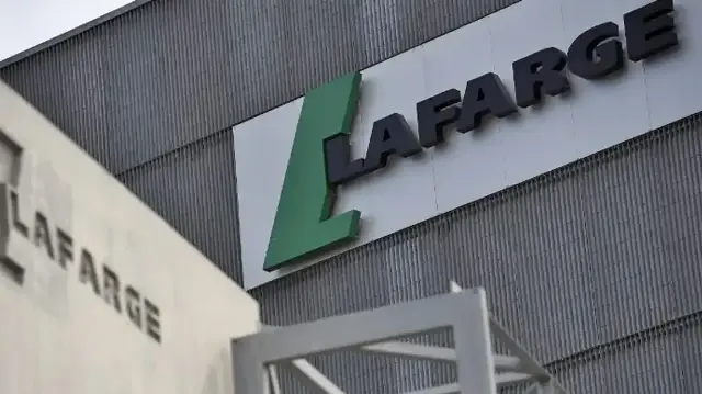 Lafarge et huit de ses anciens dirigeants sont jugés à Paris, accusés de financement du terrorisme pendant la guerre civile syrienne.
