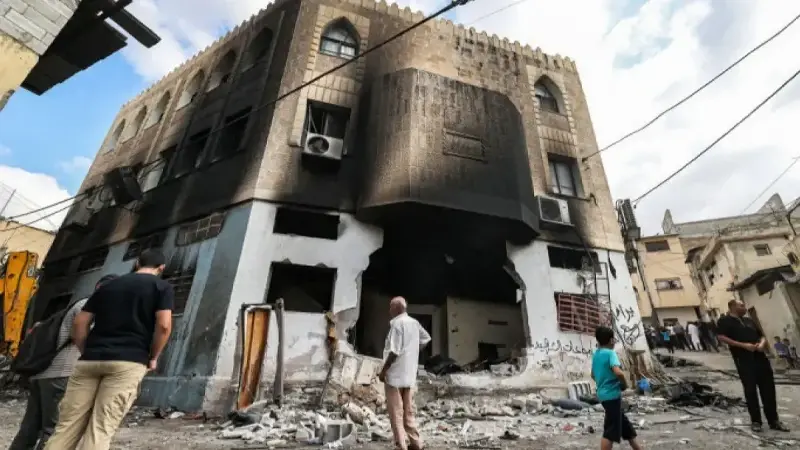 İşgalci İsrailliler Batı Şeria'da bir camiyi ateşe verdi