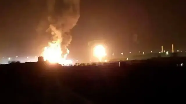 Le champ gazier de Khor Mor après avoir subi une attaque de drone dans la nuit du 26 au 27 novembre 2025.