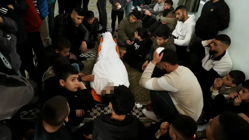 İsrail, işgal altındaki Batı Şeria’nın kuzeyindeki Cenin kentine bağlı Kubatiye beldesine düzenlediği baskında açtığı ateş sonucu Filistinli genç Usama Yaser'i (20) şehit etti.