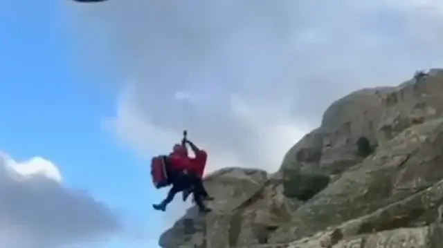 Dağ yürüyüşünde yaralanan kişi askeri helikopterle kurtarıldı