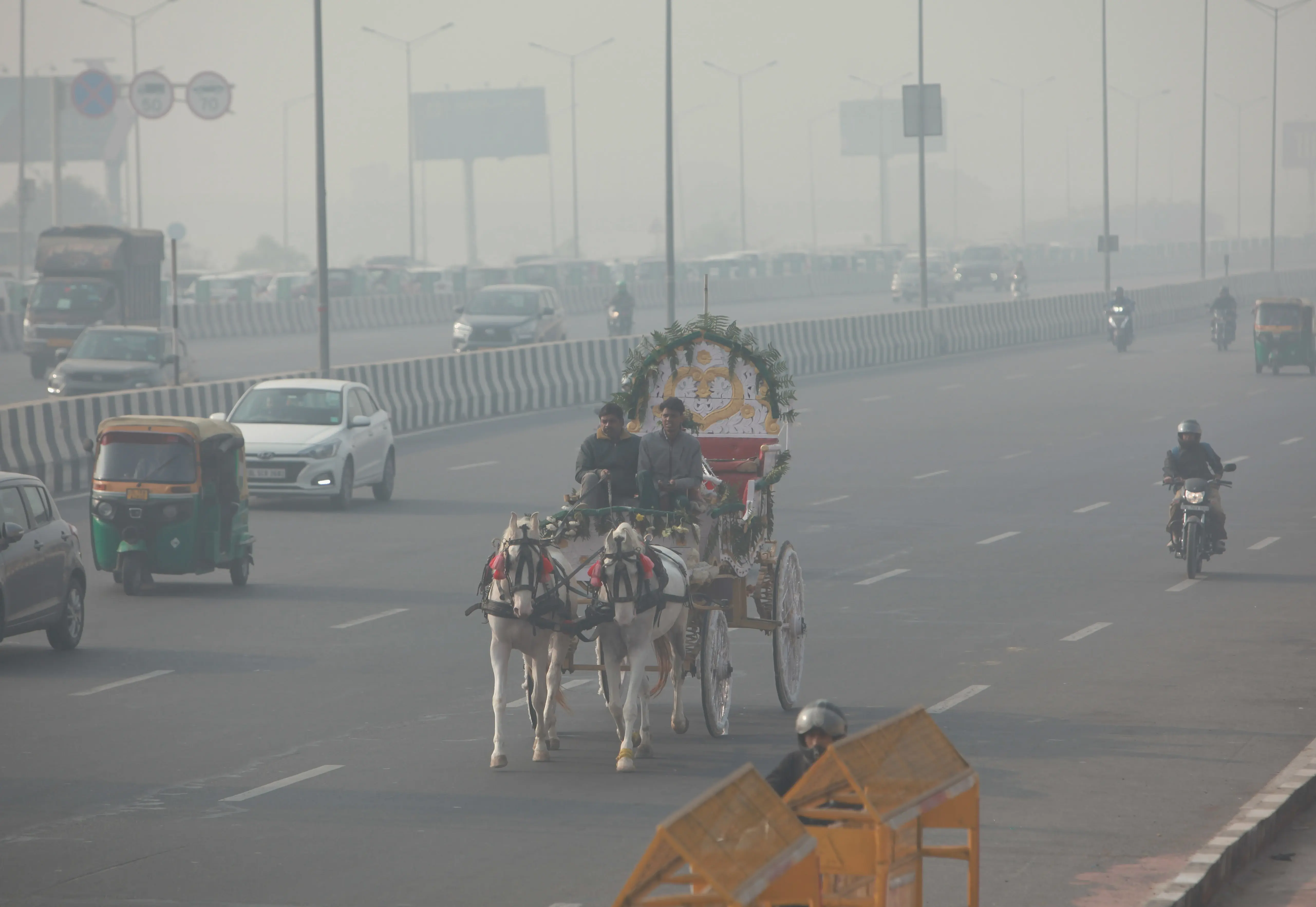 Hindistan hava kirliliğiyle mücadele kapsamında önlemleri sıkılaştırıyor