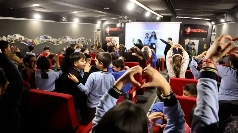 'Gezen Sinema Tırı' Sivas'ta: 24 günde 20 bin çocuğa ulaşması hedefleniyor