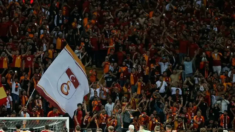 Galatasaraylı taraftarları çıldırtan futbolcu: "Gönderin, gitsin!"