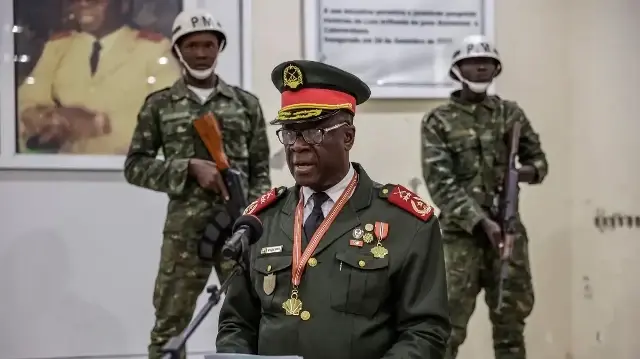 Le général Horta N'Tam, de l'armée de Guinée-Bissau, a prêté serment en tant que chef de la transition et chef du Haut Commandement à Bissau le 27 novembre 2025. L'armée de Guinée-Bissau a nommé jeudi un général à la tête du pays pour un an, au lendemain de la prise du pouvoir et de l'arrestation du président de cette nation d'Afrique occidentale sujette aux coups d'État.