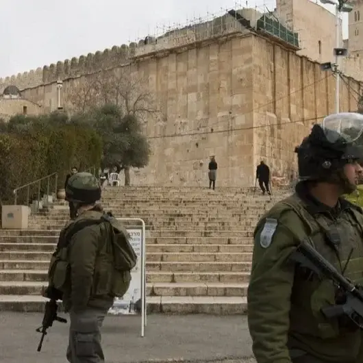 مسؤولون فلسطينيون: استيلاء الاحتلال على الحرم الإبراهيمي انتهاك وتهديد مباشر
