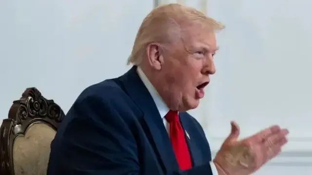 ٹرمپ کا یہ اعلان امریکہ میں امیگریشن پر لگائی جانے والی پابندیوں کے سلسلے میں حالیہ قدم ہے