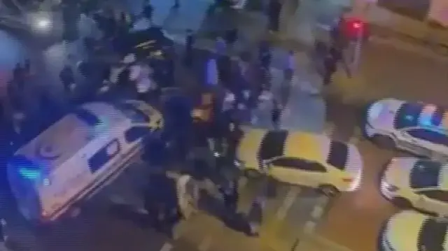 Bayrampaşa'da yolcu otobüsü ile otomobil çarpıştı: 3 yaralı