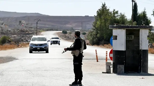 L’artillerie israélienne a tiré trois obus vers l’est de Tal al-Ahmar, dans la région rurale de Quneitra. Aucun blessé ni dégât matériel n’a été rapporté dans l’immédiat.