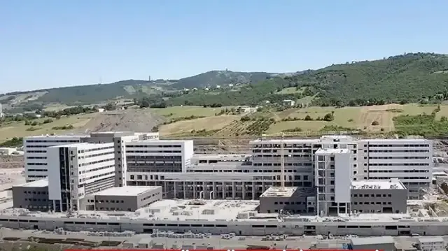 Samsun Şehir Hastanesi hasta kabulüne başladı: Vatandaşların ilk yorumu 'Otel konforunda' oldu