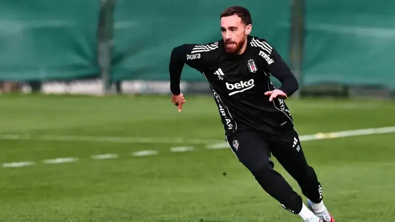 Orkun Kökçü de çalışmalarda yer aldı. 