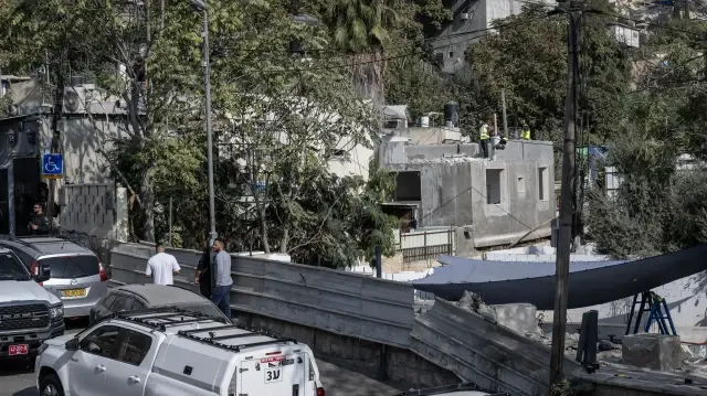 Off-duty Israeli soldier shoots Palestinian near Jerusalem checkpoint