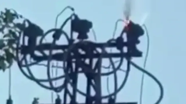 Siirt’te elektrik direği alev aldı: Ekipler kısa sürede müdahale etti