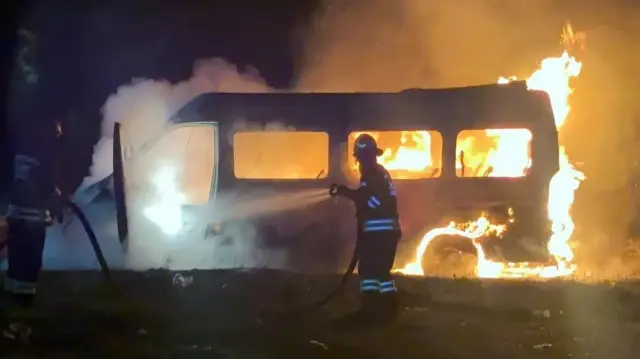 Tekirdağ'da araç sahibi servis minibüsünü ateşe verdi