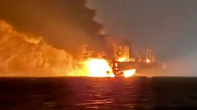 Kandıra açıklarında gemi yangını: 25 kişilik mürettabat tahliye edildi