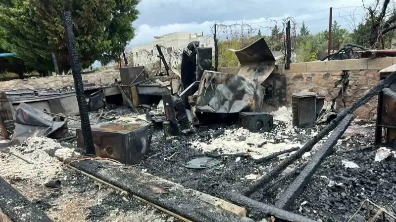 Bozcaada’da çıkan yangında otel kullanılamaz hale geldi