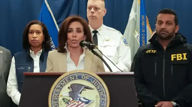 Прокурор округа Колумбия Джанин Пирро рассказала прессе о ходе расследования убийства двух военнослужащих Национальной гвардии Западной Вирджинии.
