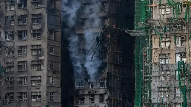 Пожар в жилом комплексе Гонконга унёс жизни 94 человек.