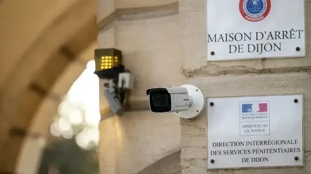 Cette photographie prise à Dijon, dans l'est de la France, le 27 novembre 2025, montre l'entrée de la prison de Dijon.
