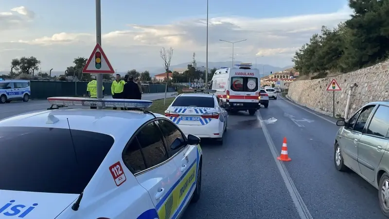 Yaralılar ambulanslarla hastanelere kaldırıldı.