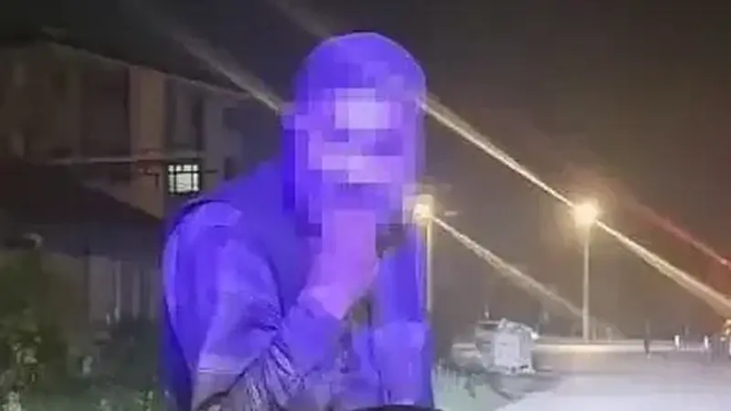 Düzce'de dilencilik yaptığı gerekçesiyle zabıta tarafından merkeze götürülen kişi, işlemler sırasında soyunarak kaçtı. 