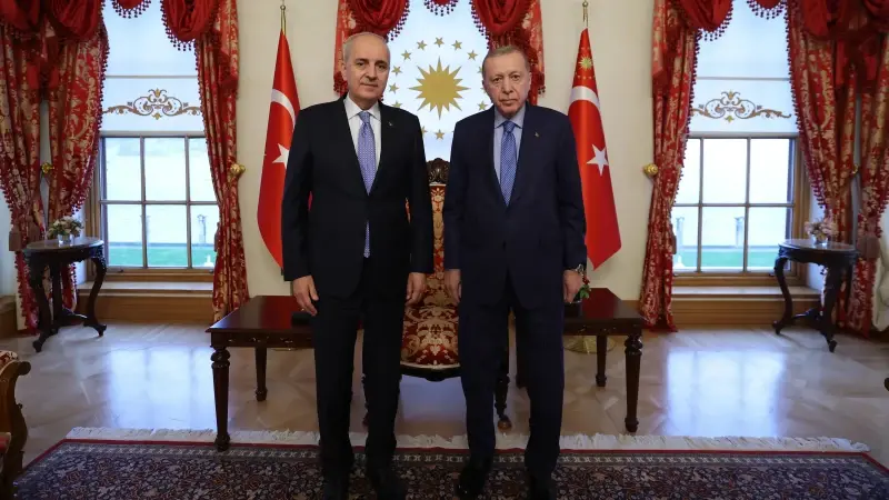 Cumhurbaşkanı Recep Tayyip Erdoğan (sağda), TBMM Başkanı Numan Kurtulmuş'u (solda) kabul etti.