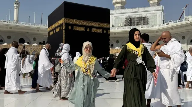 Minik Esma Kabe hayaline kavuştu