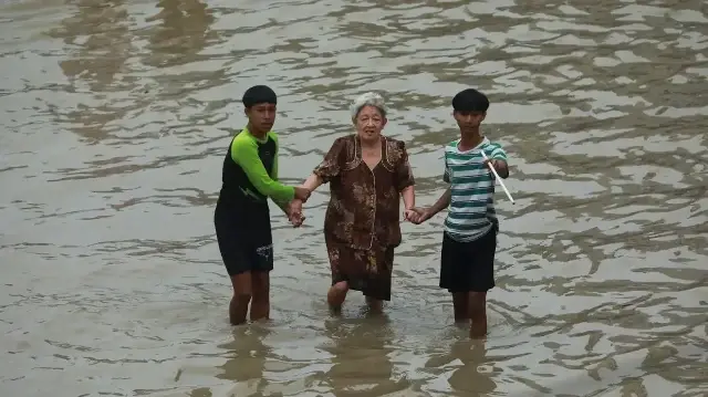 Floods and landslides kill 116 in Indonesia's Sumatra, 42 missing
