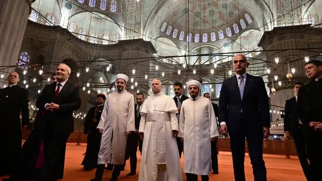 Papa 14. Leo, Sultanahmet Camisi’ni ziyaret etti