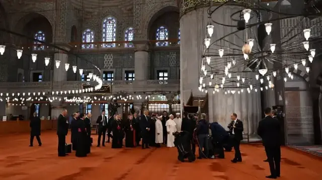 Папа Лев XIV посетил мечеть Султана Ахмеда