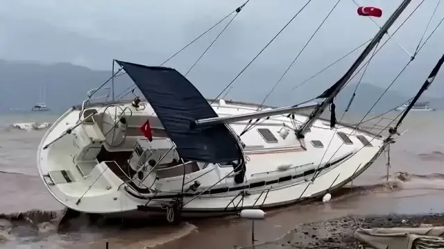 Muğla'da sağanak dolu ve fırtına günlük yaşamı olumsuz etkiliyor